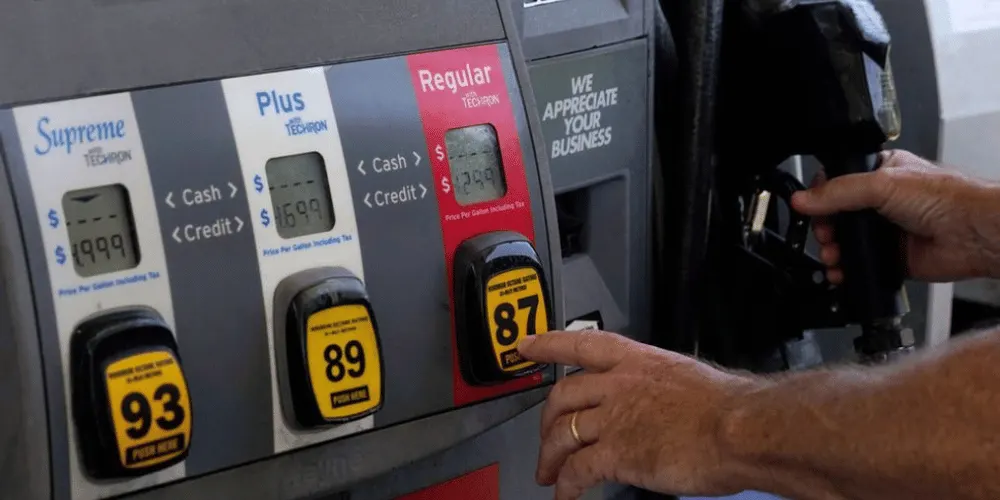 Rebates, Discounts, and Fuel Station Acceptance